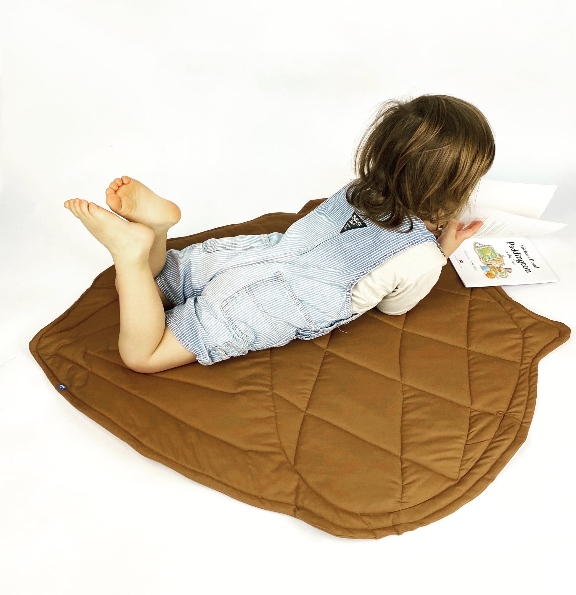 Toddler and children can use the acorn mat to read books and snuggle up.