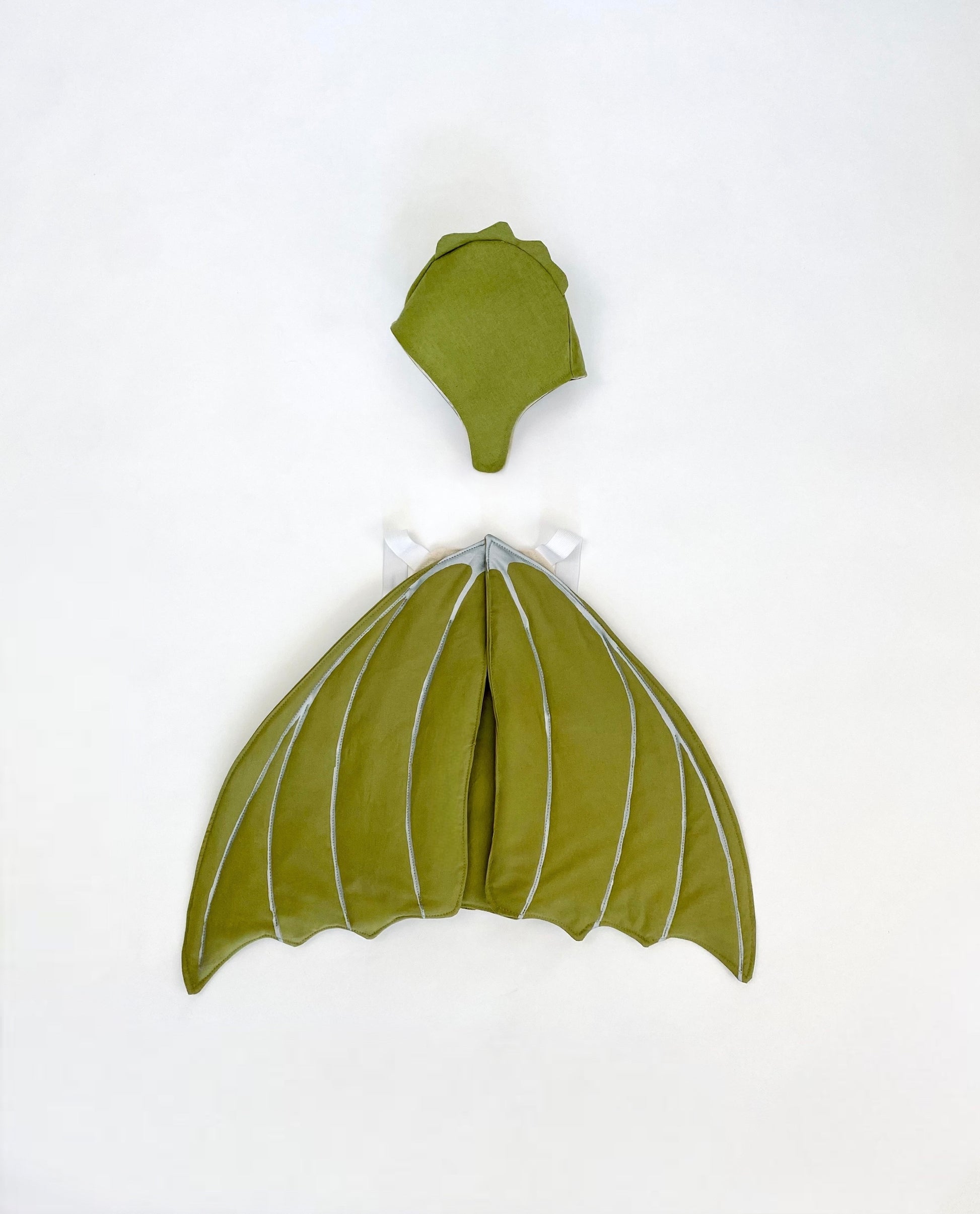 Green dragon costume wings with hat for kids.